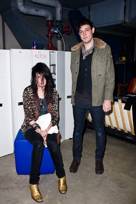 081113-the-kills-at-musikexpress-style-award-munich-badeanstalt