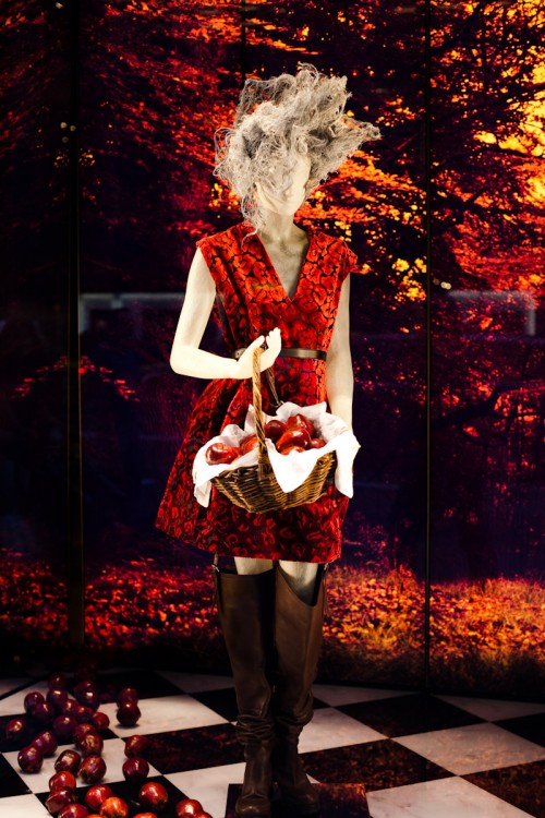 090914-fairy-tale-window-new-york-fifth-avenue-1
