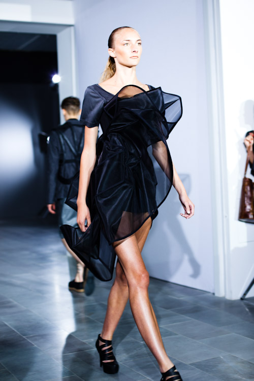 110809 V Ave Shoe Repair SS12 Mercedes Benz Fashionweek Stockholm-7